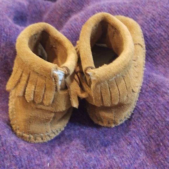 Minnetonka toddler fringe boots size 5 - Picture 2 of 4